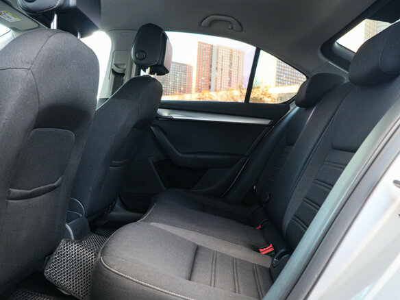 2018 Skoda Octavia III (A7) Рестайлинг, серый, 1890000 рублей - вид 7