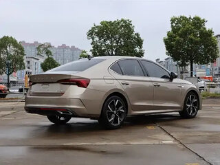2022 Skoda Octavia IV (A8), коричневый, 2259099 рублей, вид 3