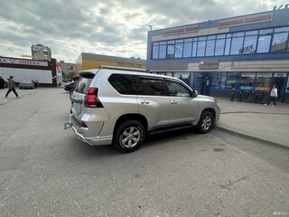 2014 Toyota Land Cruiser Prado 150 Series Рестайлинг 1, серебристый, 3850000 рублей, вид 5