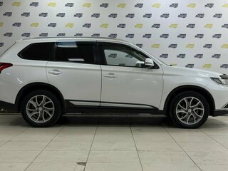 2017 Mitsubishi Outlander III Рестайлинг 2, белый, 1750000 рублей, вид 5