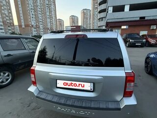 2009 Jeep Liberty (Patriot), серебристый, 820000 рублей, вид 4