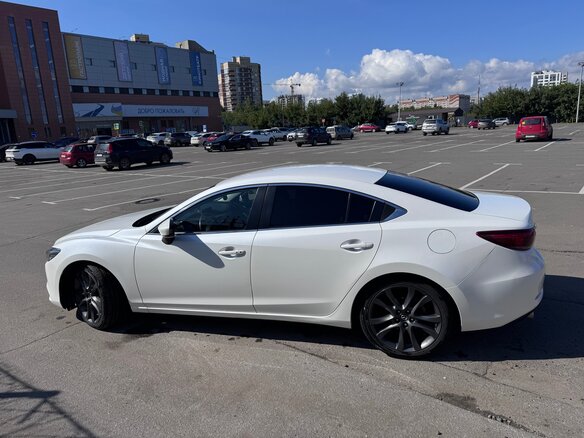 2015 Mazda 6 III (GJ) Рестайлинг, белый, 1600000 рублей - вид 4