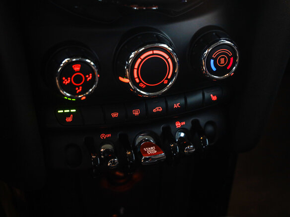 2019 Mini Hatch Cooper III (F55/F56) Рестайлинг, чёрный, 2263777 рублей - вид 16