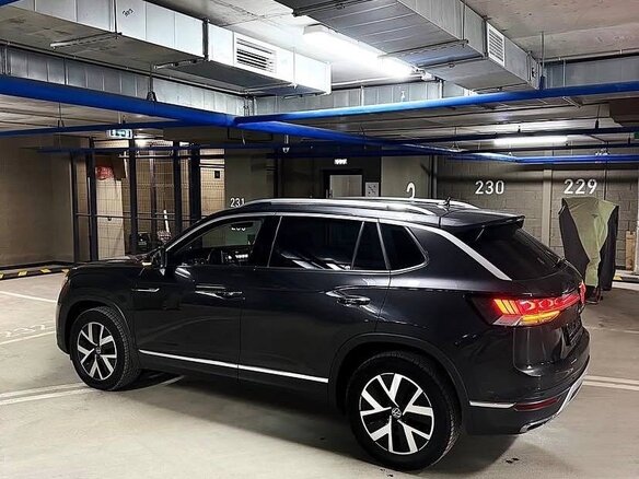 2023 Volkswagen Tayron I Рестайлинг, чёрный, 2350000 рублей - вид 4