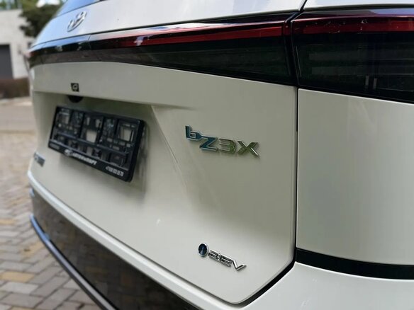 2026 Toyota bZ3X 58.3 kWh, белый - вид 5
