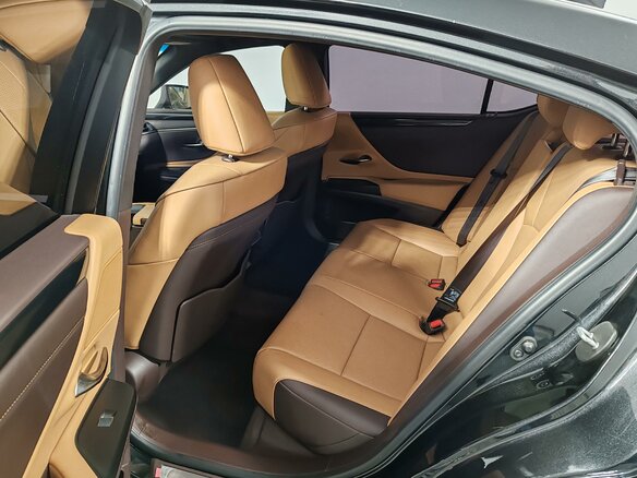 2020 Lexus ES 250 VII, чёрный, 3675000 рублей - вид 14