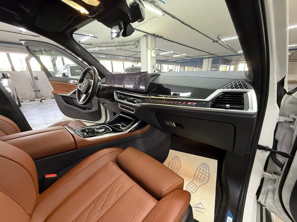 2023 BMW X7 40i I (G07) Рестайлинг, белый, 15490000 рублей - вид 11