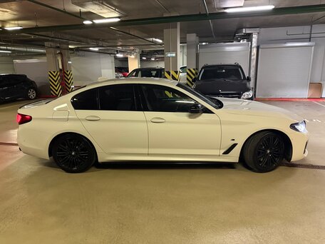 2019 BMW 5 серии 530i xDrive VII (G30/G31/G38), белый, 4070000 рублей, вид 5