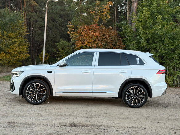 2026 Geely Monjaro (Xingyue L) I Рестайлинг 2 (China Market), белый, 4180000 рублей - вид 11
