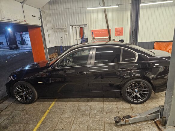 2008 BMW 3 серии 325i V (E90/E91/E92/E93) Рестайлинг, чёрный, 1390000 рублей - вид 5