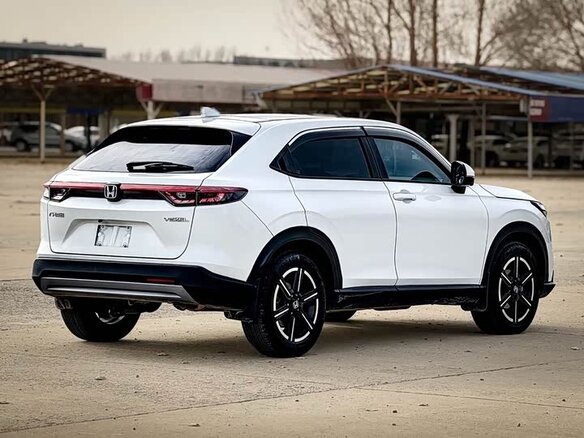 2023 Honda Vezel II, белый, 2015000 рублей - вид 3