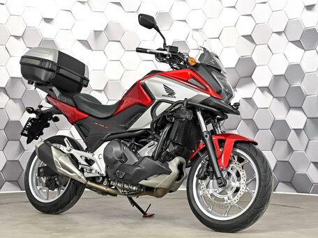 2017 Honda NC 750X, красный, 755000 рублей, вид 1