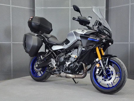 2021 Yamaha MT-09 Tracer (FJ-09), серебристый, 1277000 рублей, вид 2