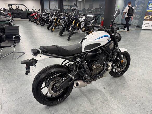 2023 Yamaha XSR700, белый, 855000 рублей - вид 6