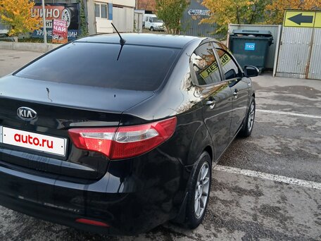 2013 Kia Rio 4-speed III, чёрный, 850000 рублей, вид 5