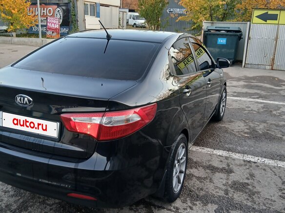 2013 Kia Rio 4-speed III, чёрный, 850000 рублей - вид 4