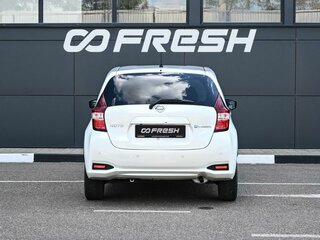 2018 Nissan Note e-Power II Рестайлинг, белый, 1399000 рублей, вид 4