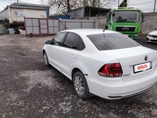 2015 Volkswagen Polo V Рестайлинг, белый, 650000 рублей, вид 4