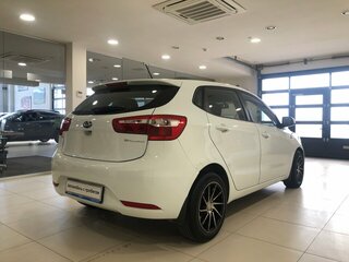 2014 Kia Rio III, белый, 690000 рублей, вид 4