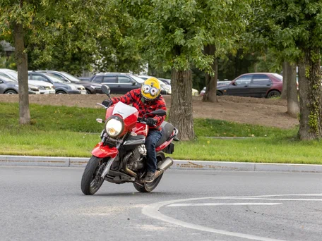 2008 Moto Guzzi 1200 Sport, красный, 420000 рублей, вид 4