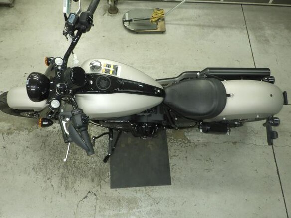 2023 Indian Chief Bobber, серебристый - вид 11