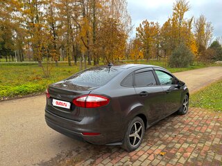 2016 Ford Fiesta Mk6 Рестайлинг, серый, 690000 рублей, вид 5