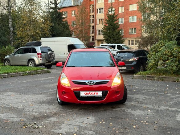 2009 Hyundai i20 I, красный - вид 2