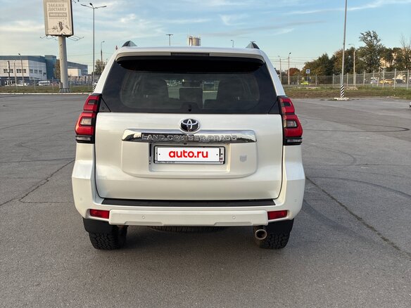 2018 Toyota Land Cruiser Prado 150 Series Рестайлинг 2, белый, 4745000 рублей - вид 2