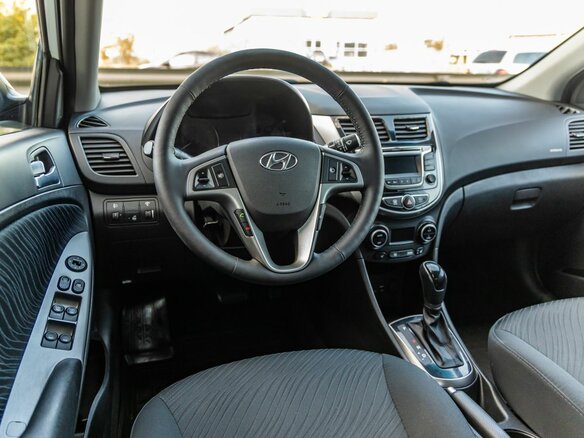 2015 Hyundai Solaris I Рестайлинг, белый, 1098000 рублей - вид 13