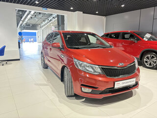 2017 Kia Rio III Рестайлинг, красный, 998000 рублей, вид 5