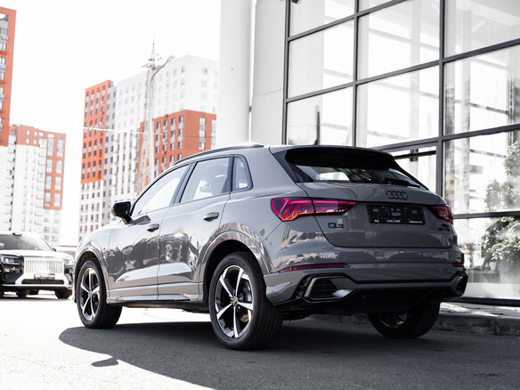 2026 Audi Q3 35 TFSI II (F3), серый, 3877000 рублей - вид 6