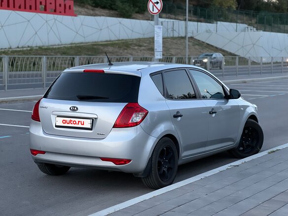 2011 Kia Ceed I Рестайлинг, серебристый, 770000 рублей - вид 4
