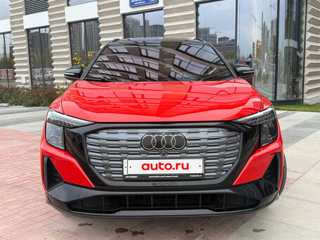 2022 Audi Q5 e-tron 50, красный, 4390000 рублей, вид 2
