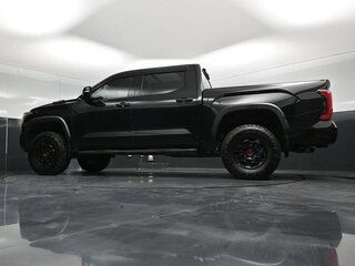 2025 Toyota Tundra CrewMax III, чёрный, 9380000 рублей, вид 4