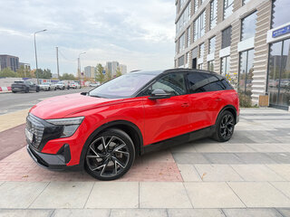 2022 Audi Q5 e-tron 50, красный, 4550000 рублей, вид 4