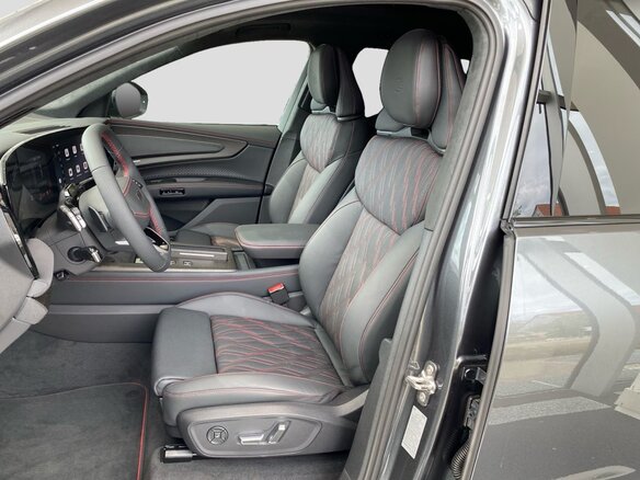 2026 Audi Q7 III (G8), серый, 16350000 рублей - вид 4