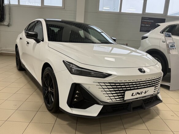 2024 Changan UNI-V I, белый, 2600000 рублей - вид 2