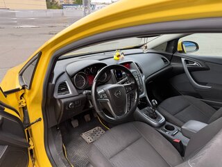 2013 Opel Astra GTC J Рестайлинг, жёлтый, 590000 рублей, вид 4