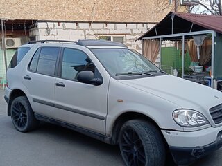 1999 Mercedes-Benz M-Класс 320 I (W163), серый, 520000 рублей, вид 3