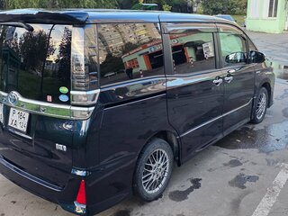 2018 Toyota Voxy III (R80) Рестайлинг, зелёный, 2650000 рублей, вид 3