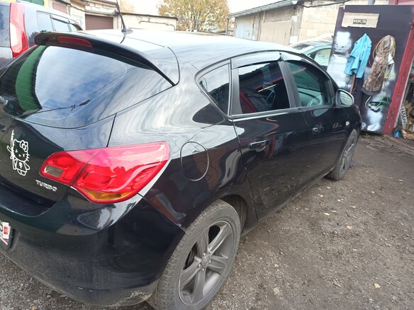 2011 Opel Astra J, чёрный, 355500 рублей - вид 3