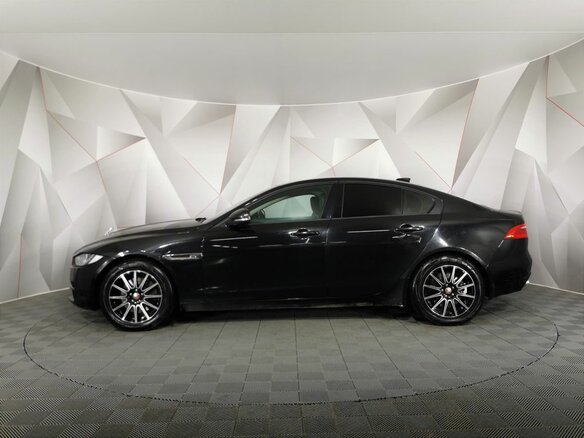 2017 Jaguar XE I, чёрный, 1595000 рублей - вид 4