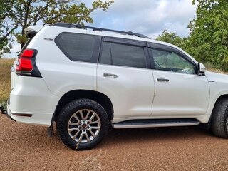2019 Toyota Land Cruiser Prado 150 Series Рестайлинг 2, белый, 6500000 рублей, вид 4