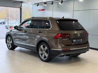 2018 Volkswagen Tiguan II, коричневый, 2097000 рублей, вид 4