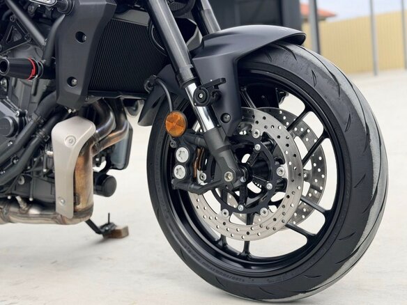 2025 Yamaha MT-07 (FZ-07), чёрный - вид 11