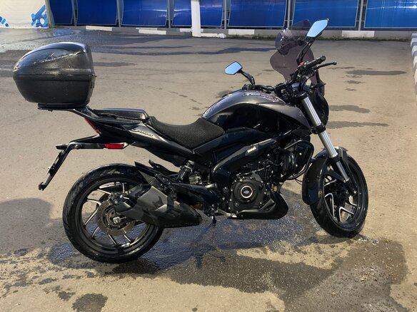 2023 Bajaj Dominar 400, чёрный, 385000 рублей - вид 1
