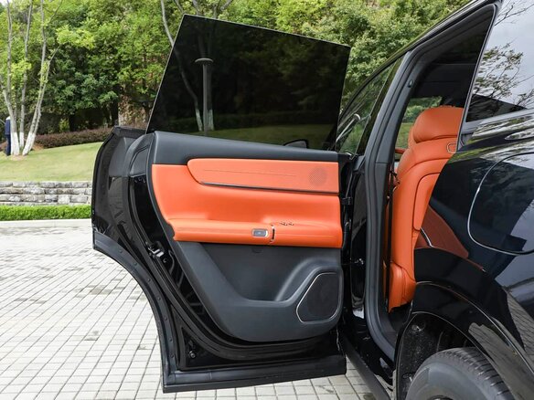 2026 Changan Qiyuan Q07 31.7 kWh, серый, 3480000 рублей - вид 11