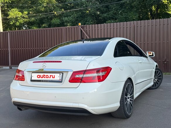 2011 Mercedes-Benz E-Класс 250 7G-Tronic IV (W212, S212, C207), белый - вид 4