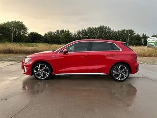 2023 Audi A3 Sportback 35 TFSI IV (8Y), красный, 1780000 рублей, вид 5