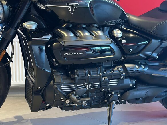 2024 Triumph Rocket III, чёрный, 3600000 рублей - вид 13